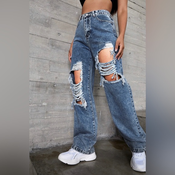 High Waisted Ripped Jeans - Picture 3 of 4